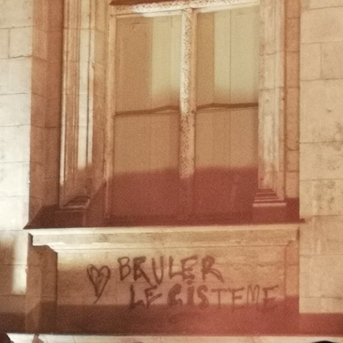 YouthfClimateLY's tweet photo. "On ne craint pas les mec cis, ni les mecs relous sexistes, si tu poses la main sur moi, on te casse la main et le bras"
8 mars en lutte, féministes tout les jours 🔥 
#Lyon #8mars https://t.co/ohUjvwfl5R