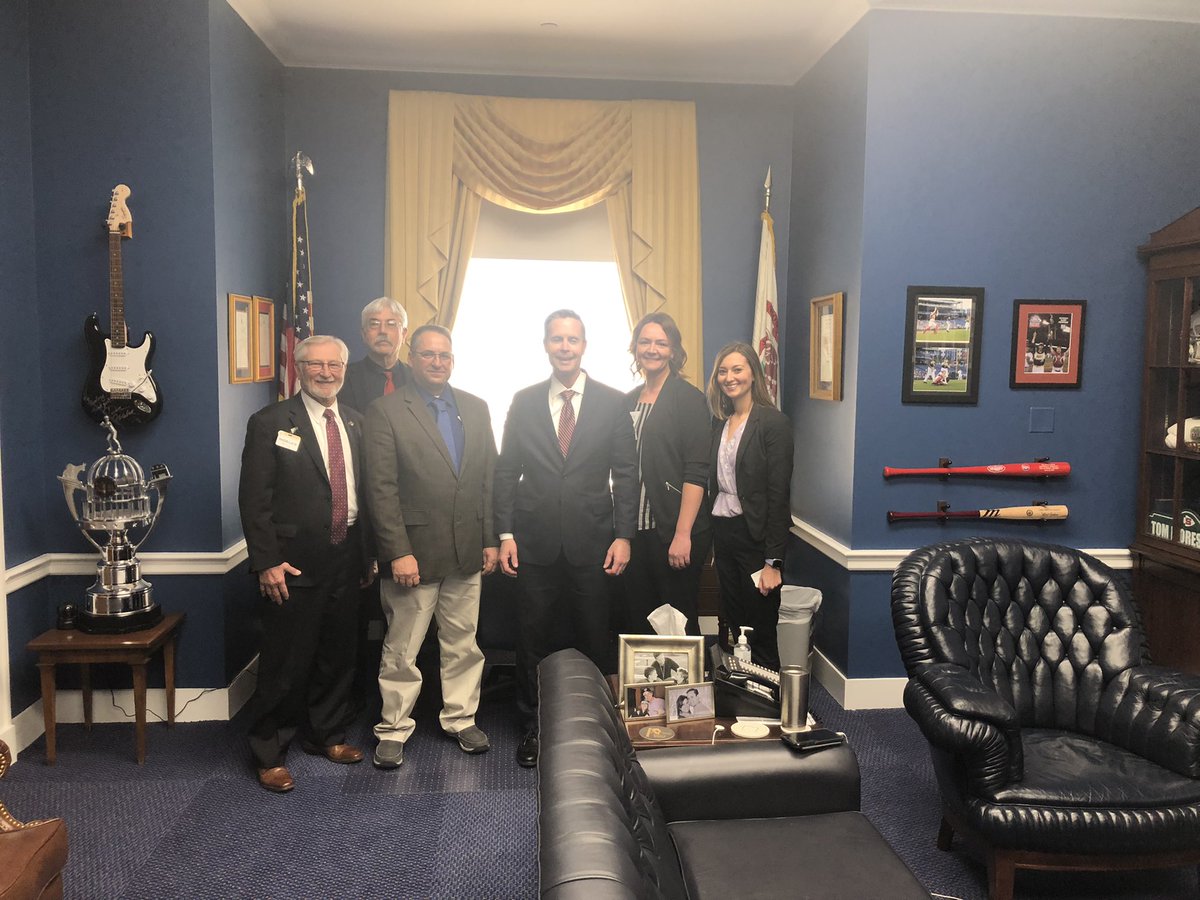 TSloup_FW's tweet photo. Looking ahead to the ‘23 #farmbill, rising farm production costs and crop insurance, @ILFarmbureau leaders met with @RodneyDavis to discuss #farmers’ concerns and ag priorities. #L2DC https://t.co/ps8SiTUhNB