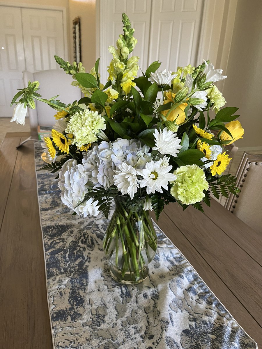 JosieDiBosco1's tweet photo. I work for a pretty awesome company. Flowers in honor of International Womenβs Day. #Sanditon #SanditonS2 #SanditonBritBox #SanditonIsSaved #SanditonS2and3 https://t.co/tY4qemNEQ3
