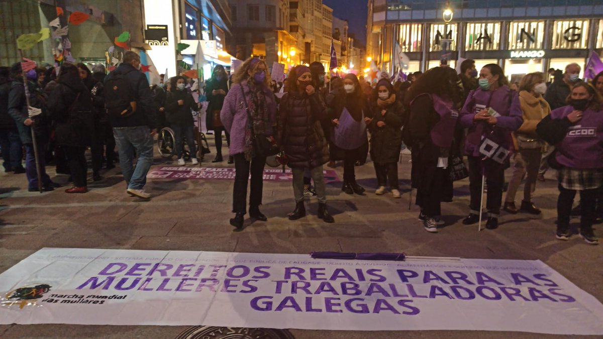 📸A Coruña se tiñe de morado. Multitudinaria manifestación por el 8-M en la ciudad