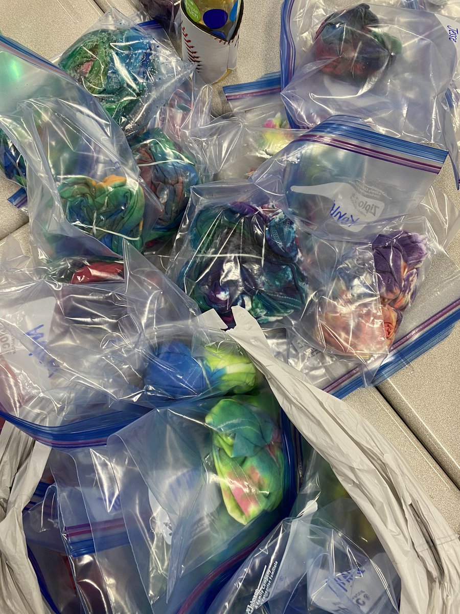 d4klee's tweet photo. How to…tie-dye field day shirts! @MrsKohlerK @SarahParkerAP @kerri_dale #Matzkeproud https://t.co/OTVc9S5pE5