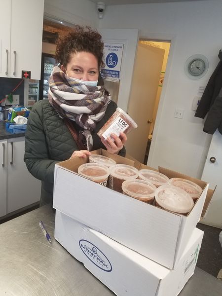 LHumanitaire's tweet photo. Merci à la conjointe de Philippe Chalifour, du  bon restautant et boucherie: Les Têtes de Cochon de Ste Adèle. Vos pots de sauce à spaghetti serviront  pour les repas aux personnes âgées très démunies.
Merci de faire une différence. https://t.co/VOr3TG80n5