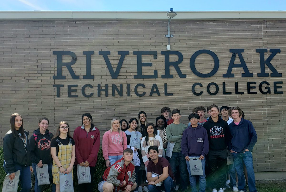 suwanneertc's tweet photo. RIVEROAK enjoyed hosting Lafayette High School students last week and look forward to several of them dual enrolling next year!  

Isn't it time to #GrowYourFutureWithUs! 

#GrowWithUs 
#GetThereFL 
#CTEWorks #preparingaskilledworkforce https://t.co/6V4aj2YBLd