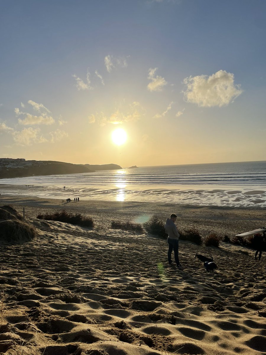 #beautiful #fistral #sunset #naturephotography #beachlife #surfinglife #ocean #bythesea #spring #bookdirect #familyholiday #newquay #fistralbeach #beautifuldestinations #cornishcoastline #lovecornwall #nofilterneeded #booknow #weekendaway #schoolholidays #livingthedream