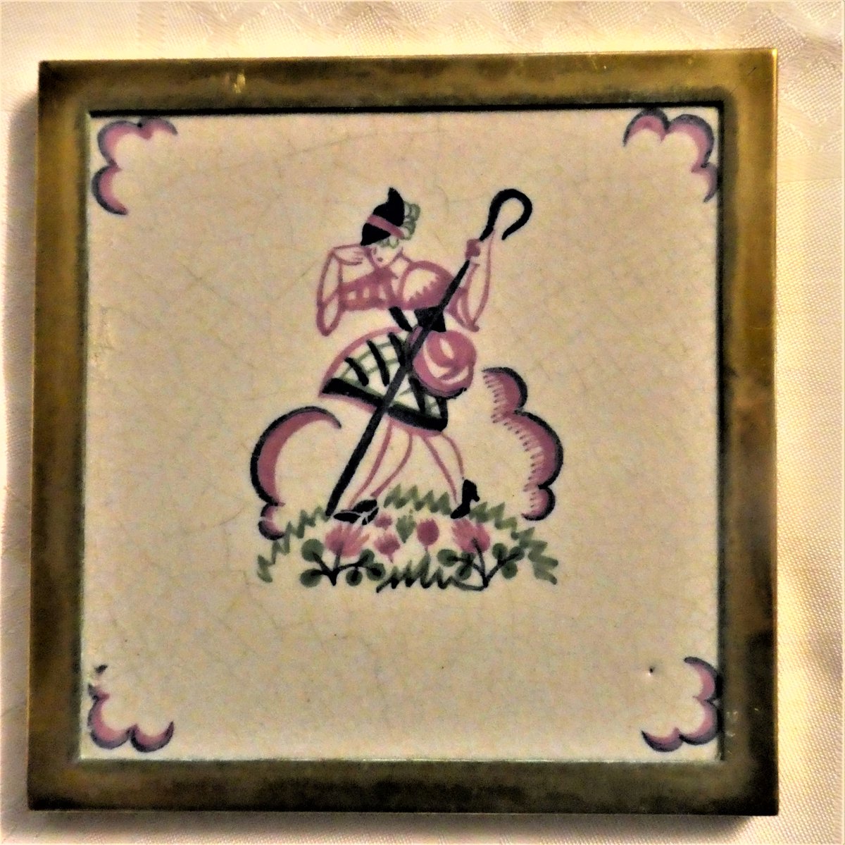 Joseamey's tweet photo. #TilesonTuesday #InternationalWomensDay #InternationalWomensDay2022 Two tiles from the Carter and Co Nursery Rhyme series designed by Dora Batty. #MadeinPoole https://t.co/WgcUj9rwm7