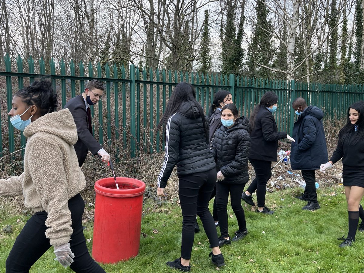 TdhMrs's tweet photo. After discussing global issues and global goals: TIME FOR ACTION 💪🏾
⁦@LliswerryHigh⁩ #truecommunityspirit https://t.co/44QWu16DkR