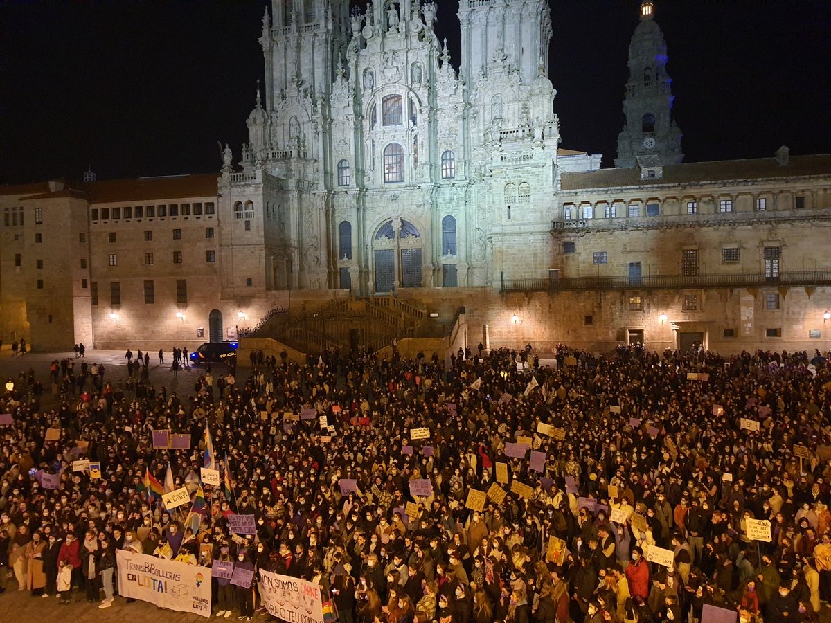 GorettiSRei's tweet photo. A forza do movemento feminista en Compostela #8M https://t.co/PgDIqFQtTZ
