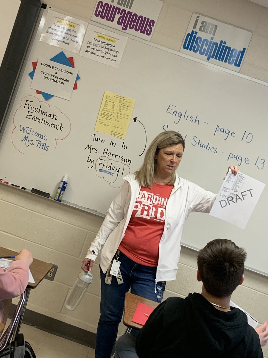 CMSsocialst8's tweet photo. Exciting times at CMS for Class of 2026! Freshman enrollment with Mrs. Pitts! ❤️💙 ⁦@CMSCardinals⁩ ⁦@CHSCards⁩ https://t.co/YottFelMQa