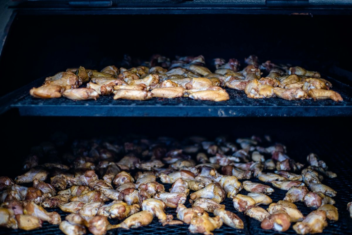 DallasSmokyRose's tweet photo. A Smoky Rose favorite.😍  Our wings are just $5 during Happy Hour! Join us from 3-6pm all week long for $5 specials.

$5 Brisket Queso
$5 Bar Nachos
$5 Deviled Eggs
$5 Wings
$5 House Sliders
$5 Staples
$5 House Wines on Tap
$5 Craft Beers on Tap https://t.co/go7KdoQlJK