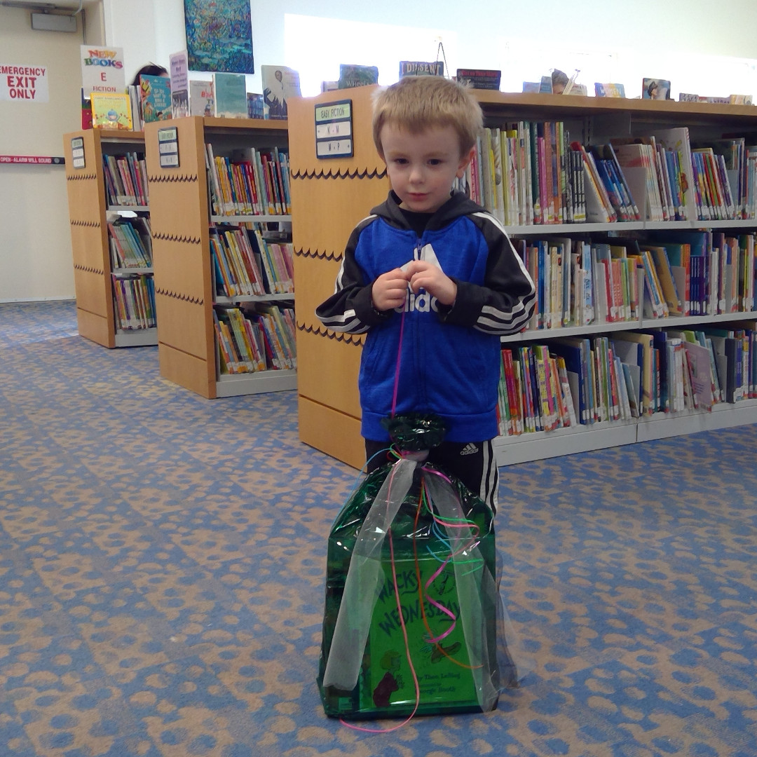 MiddletownPL's tweet image. Congratulations to the winner of MTPL&apos;s &quot;How Many Hearts Are in the Jar?&quot; contest, who correctly guessed 599 hearts!

#looktolibraries #contestwinner #librarypatrons