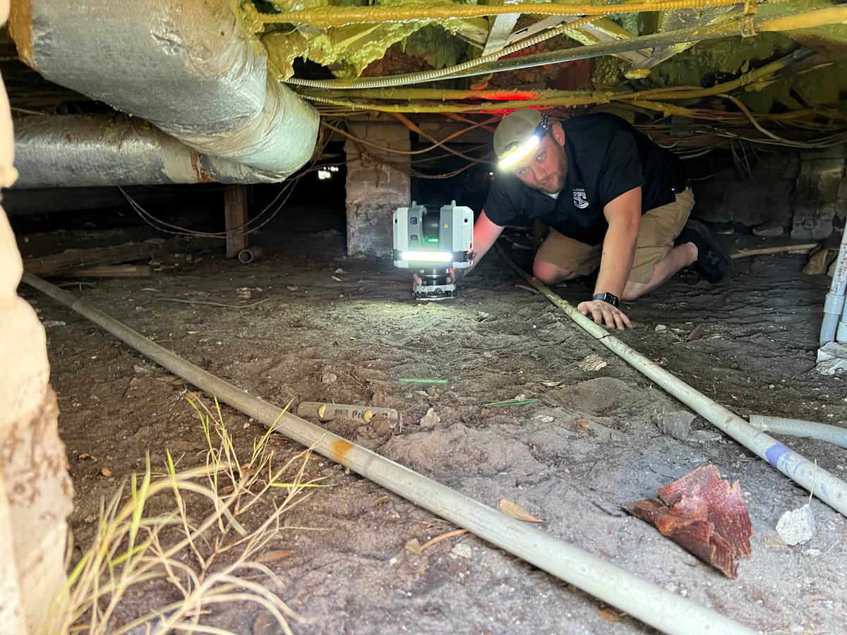 True_Scan's tweet photo. We're taking "extreme measures" to capture #3dlaserscanning data and establish survey control points at the historical Buthune-Cookman House. Structural engineers need this information to understand settlement patterns to perform an accurate analysis. #Daytona #TrueScan https://t.co/eFbiZl74HC