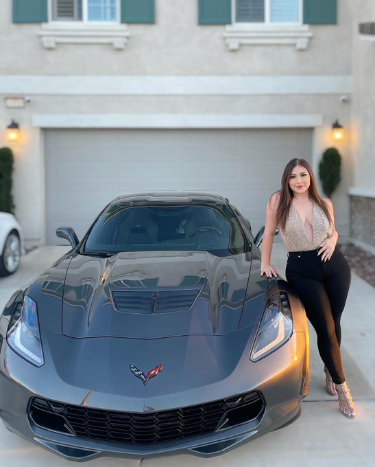 This is  2 9 🎂♓️🖤 Thankful, Blessed, &amp; EXCITED for all the adventures this year is going to bring✨ https://t<a href="/tag/newprofilepic"class="tags"><span>#newprofilepic</span></a>