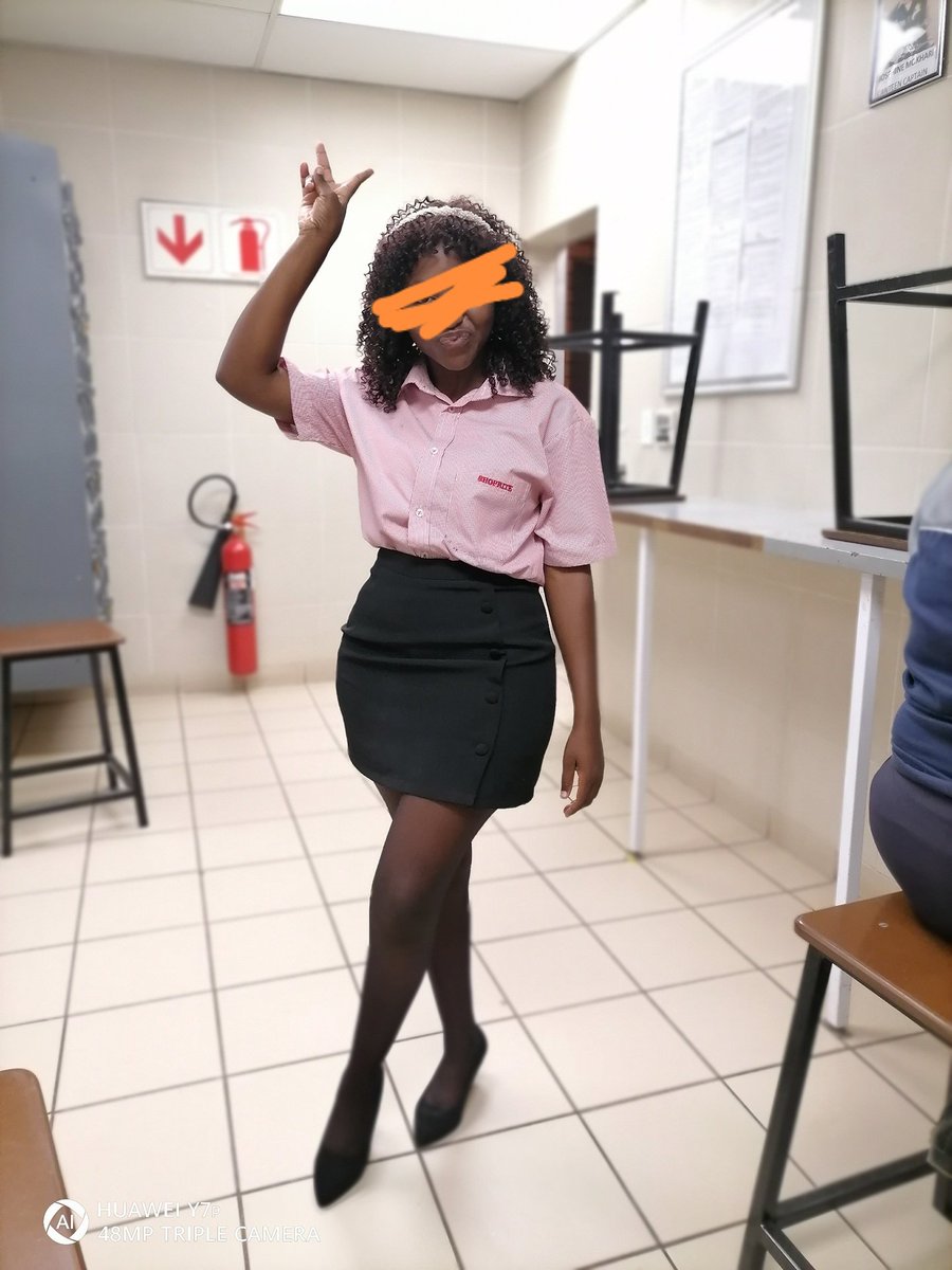 Thato04625284's tweet photo. I look this hot when i go to work, your manager ❤️❤️🙊 https://t.co/p2BMv3lmKo