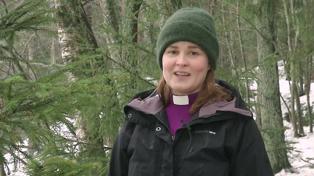 MikaAinasoja's tweet photo. ~Ash Wednesday the #EcoFast started. Bishop Mari Leppänen who enjoys the forest paths, says that her mind is satisfied in the forest, that her own life is in proportion. Fasting also invites us for change in our minds~ #environment
 https://t.co/p2i2khsb1K https://t.co/SSyMmQhkbO