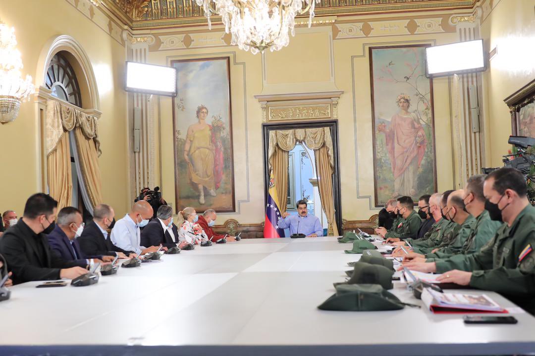 CeballosIchaso1's tweet photo. Avancemos en una nueva época, marcada por imponderables de la historia que fortalecen el camino al desarrollo integral de la Patria de Bolívar y Chávez; nuestro Presidente @NicolasMaduro nos invita a dinamizar el entendimiento, el diálogo inclusivo y amplio por la Vida y La Paz! https://t.co/uTUkXTw9Pf