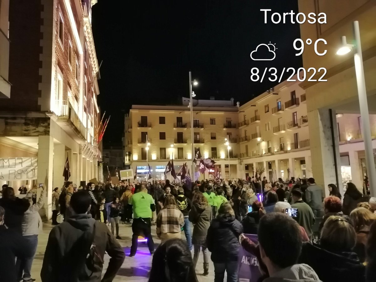 vigonbel65's tweet photo. . @VagaFeministaTE Nou èxit de participació en la celebració de #8M2022 a #Tortosa #TerresdelEbre centenars de persones en manifestació pel carrers de la ciutat, i concentració amb lectura de parlaments https://t.co/c7bQNZZkdd