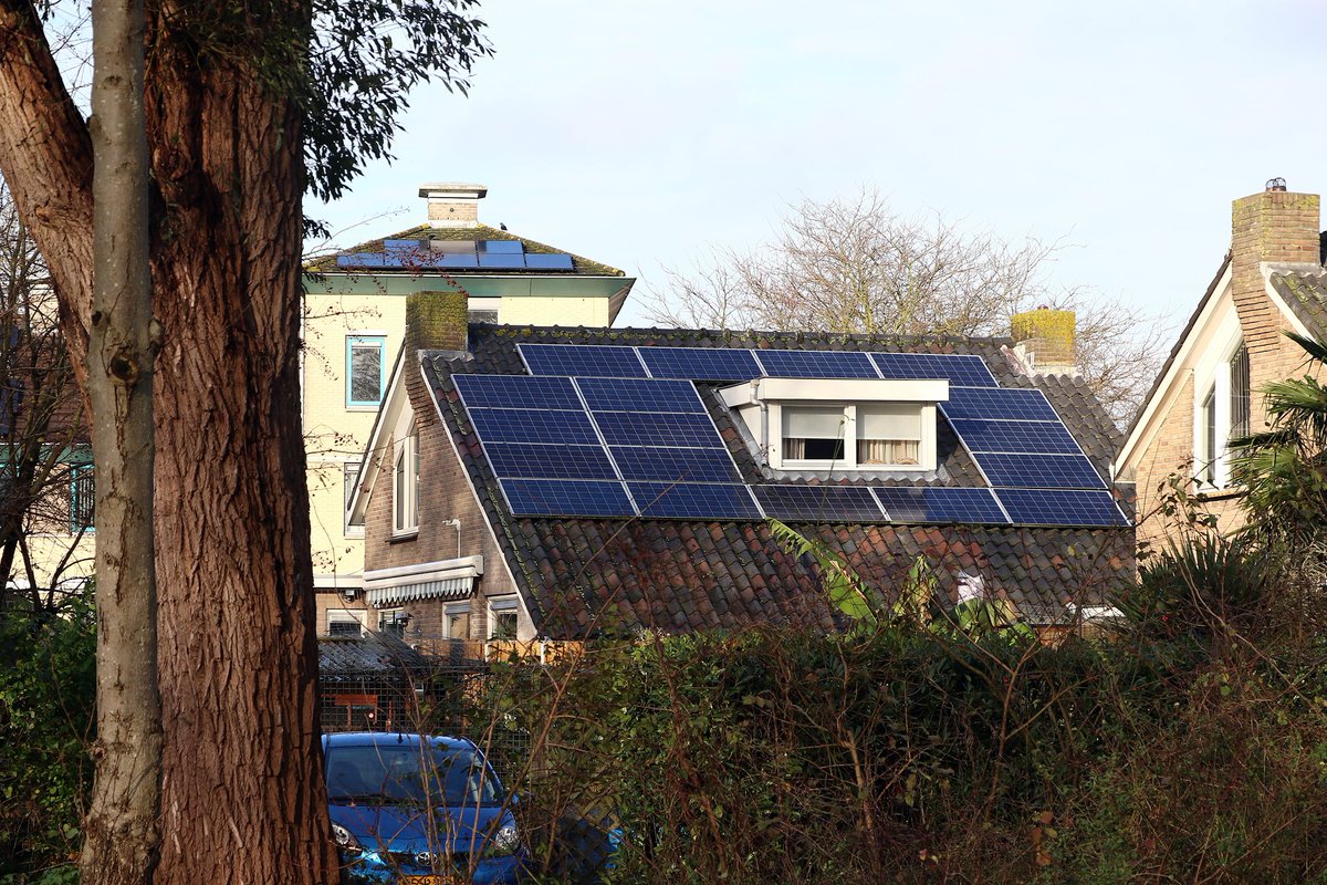 Speerpunt Samen WERKEN: Verdubbelen van zonnepanelen op Krimpense daken
Eén van de grote uitdagingen van de komende jaren is de energietransitie. Minder dan 8% van onze woningdaken heeft nu zonnepanelen. Lees de rest van ons speerpunt op facebook.com/sgp.krimpenaan…