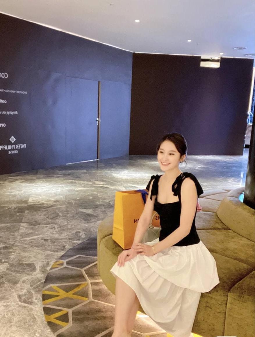 chenyingchen5's tweet photo. What kind of safe haven, money is the dream
#Shopping https://t.co/QFBcu03A14