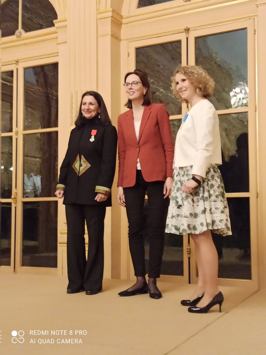 FemmesDeJustice's tweet photo. 🎯 Ce soir comme un point d'orgue à la @JournéedesDroitsdesFemmes @nathaliepilhes présidente de @2gapF et @MahuzierO ex-présidente de @FemmesDeJustice ont été décorées par @AdeMontchalin respectivement chevalières de la Légion d'honneur et de l'ordre national du Mérite. 👏 https://t.co/e4abJVZAe1