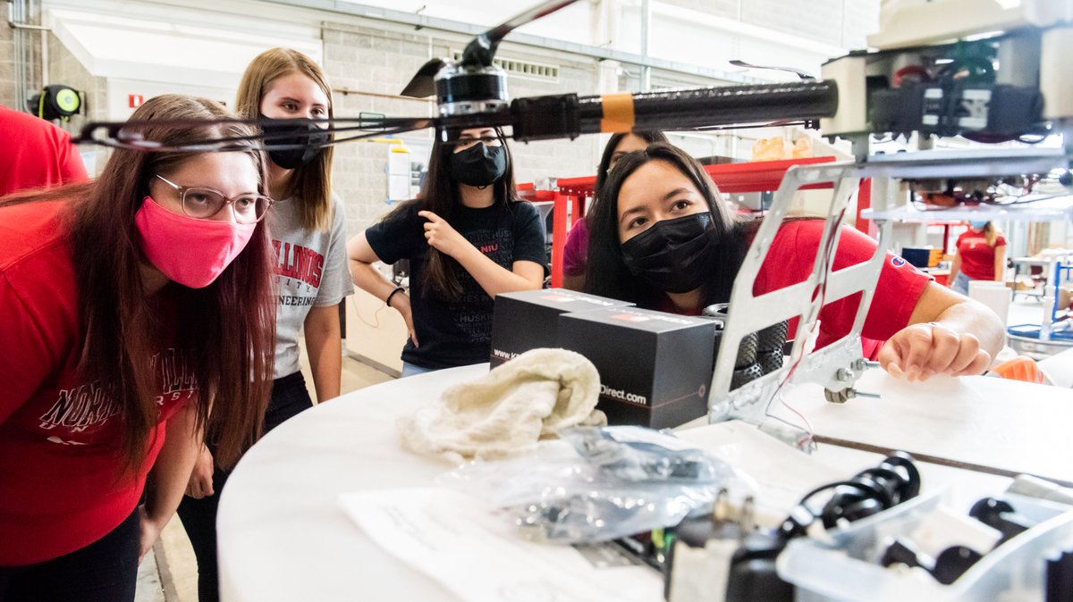 NIUCEET's tweet photo. Today we celebrate our women engineers by showcasing the talented next-generation engineers of NIU's Society of Women Engineers! Did you know these ladies visit Sycamore Middle School each Thursday to mentor and tutor the all-girl STEM club, G-Force? #womeninengineering #niuceet https://t.co/xjfq8fKAJA