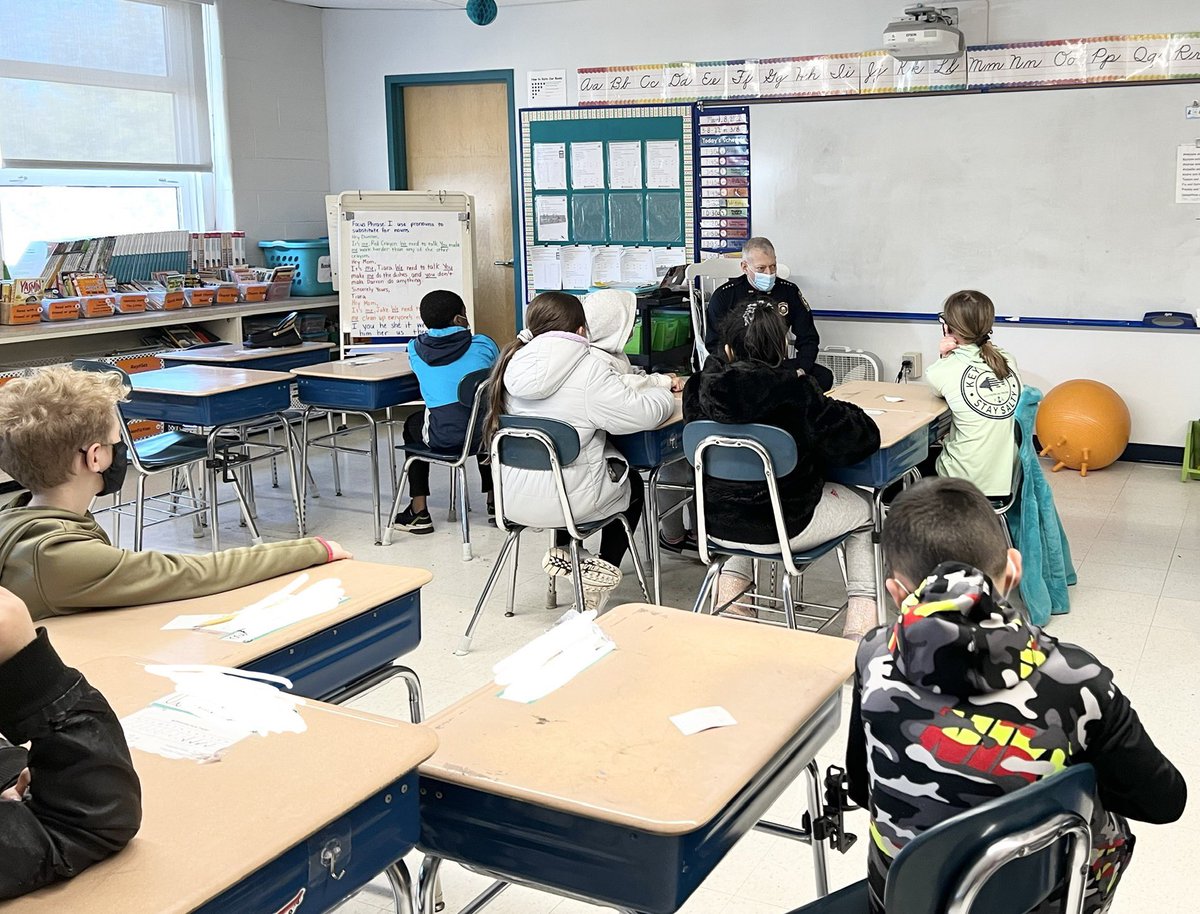 MrsPeterson3rd's tweet photo. Today we had a guest reader from the @SalemMAPolice Department, Chief Lucas Miller! The kids were excited to learn about what his job entails and hear a read aloud while we was here! #3rdgrade #literacy @sps_bates @SalemSchoolsk12 https://t.co/qQMtQDEbPL