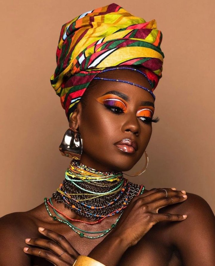 To every woman who spoke up, and wrote her truth, who put her hands to writing, who stood up, who marched, who demanded a seat at the table, boldly going where no women had gone before and made it that much more accessible for the rest of us.

Happy International Women's Day!👸🏾👑