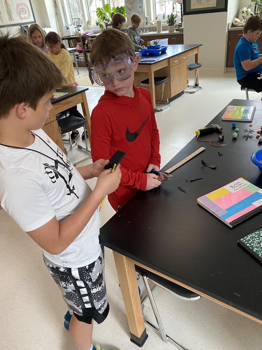 hyerlab's tweet photo. Third graders continuing their solar system build @HyerHuskies @GetTeacherGeek https://t.co/n8QrvKz2vs