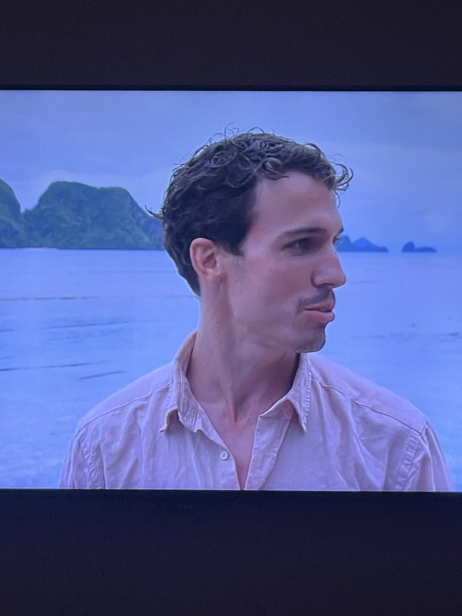 Lui il est sapé comme si il était en voyage de noce, il est pas sur  #KohLanta