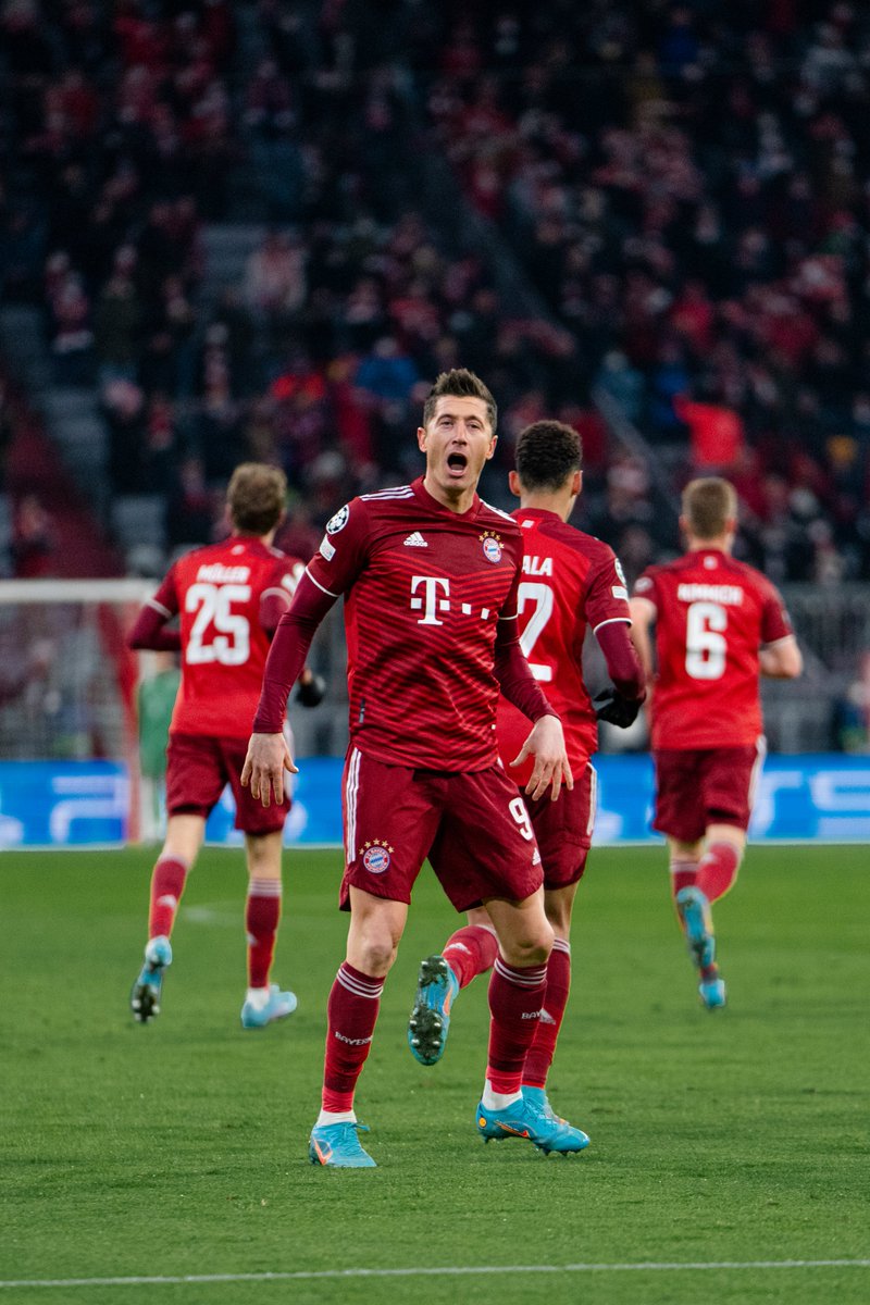 ➤ ¿Máximo goleador de la actual Bundesliga? Lewandowski (28).
➤ Máximo goleador de la actual Champions? Lewandowski (12).
➤ Máximo goleador de la actual temporada? Lewandowski (42).

EL MEJOR 9 DEL PLANETA.