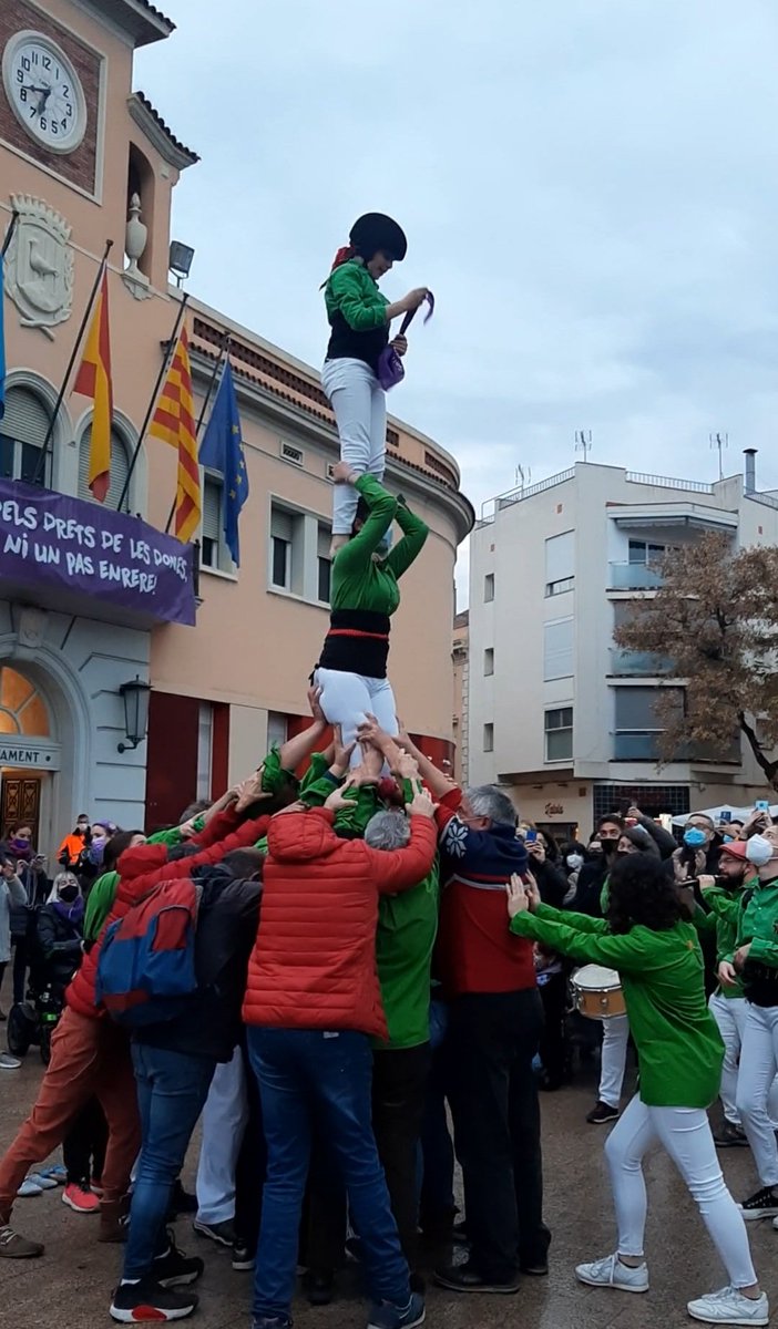 Aquest #8M hem tornat a omplir Santa Coloma de feminisme per reivindicar igualtat i llibertat per a totes! Perquè el present ja és feminista avui i cada dia visca la lluita feminista! 💜💪