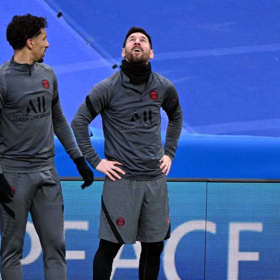 Esta foto de messi es superior. Mira el Bernabeu pensando, la de polvos que tuve acá