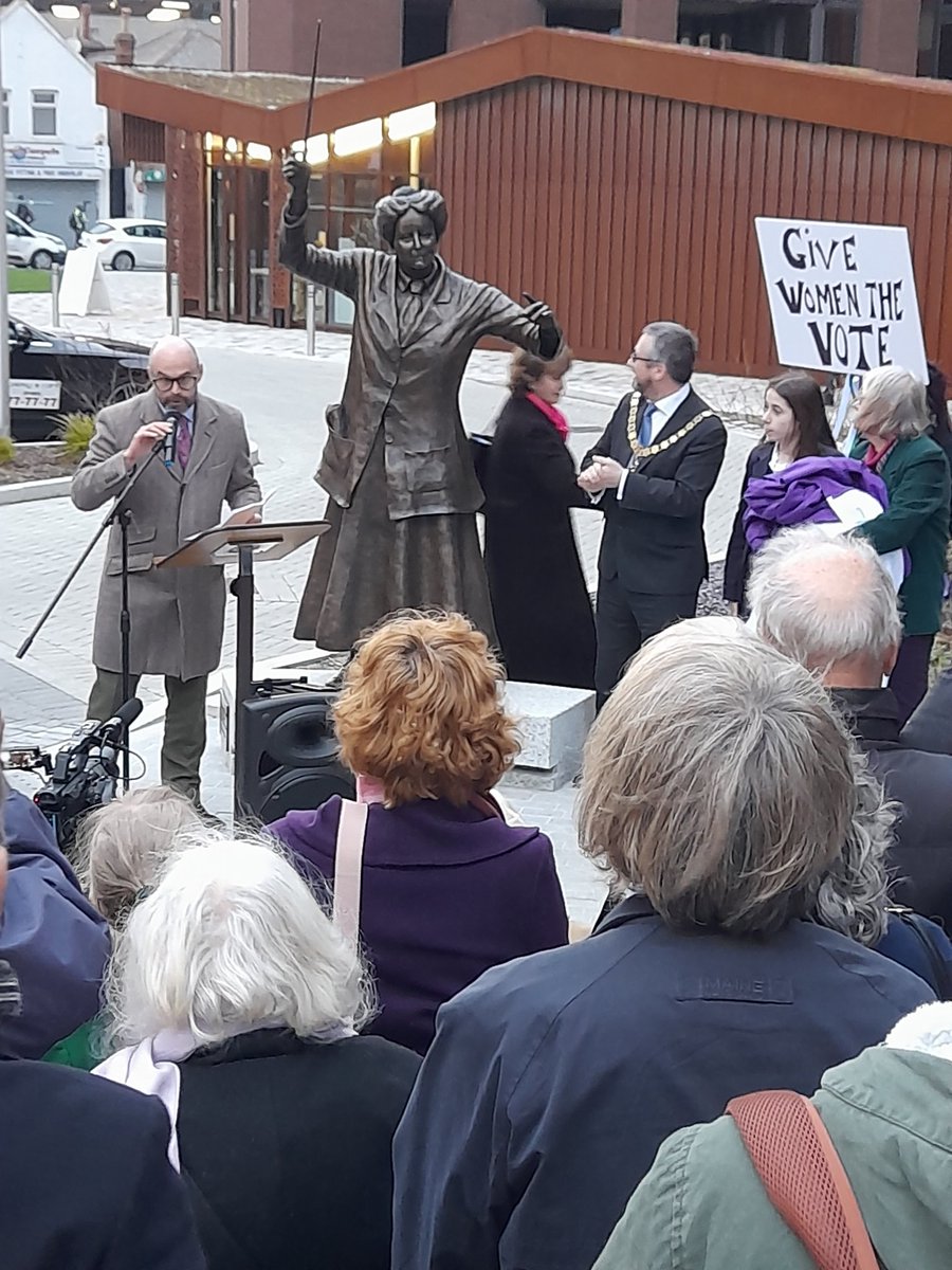 DeborahAnnetts's tweet image. Great to see a statue to Ethel Smyth suffragette and composer and also gardener and radiographer being unveiled today on International Womens Day in her home town Woking #WomensDay @ISM_music @CelebrateWoking