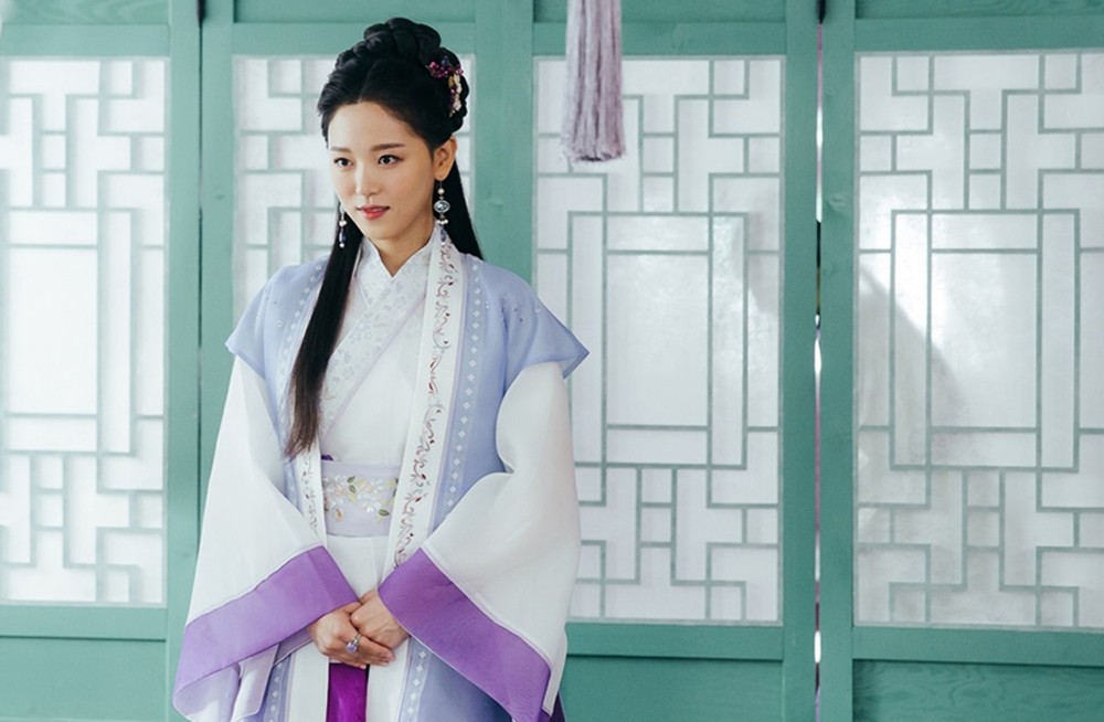 shinhyunbeenbr's tweet photo. ღ Seu papel em #MoonLovers lhe rendeu as nomeações de “Melhor Nova Atriz” no Baeksang e ao “Prêmio de Excelência” no SBS Drama Awards. Dentre outras performances, podemos destacar #JustBetweenLovers, #StartUp e #MyRoomateIsAGumiho.

#FanbaseIndicaFanbase #DiaDaMulherDramaland https://t.co/vD3PnuAnO0