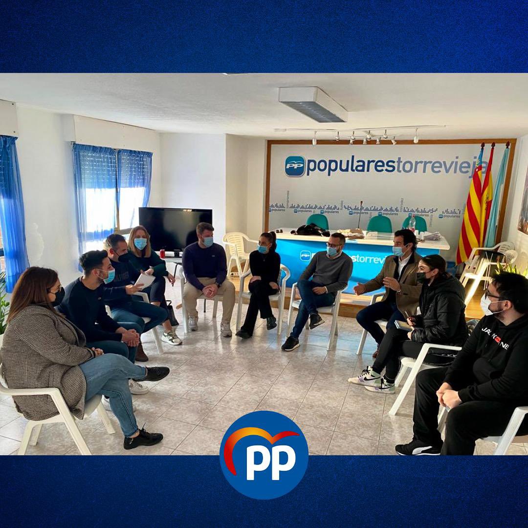 PPTorrevieja's tweet photo. ➡️ Esta tarde nos reuníamos en la sede del Partido Popular de Torrevieja la Vicesecretaria de Comunicación donde le hemos contado a nuestro
presidente, @EduardoDolon, las estrategias que llevaremos a cabo desde este área. 

#poryparatorrevieja #reactivando #seguimoejorando https://t.co/wEO6X06J5a