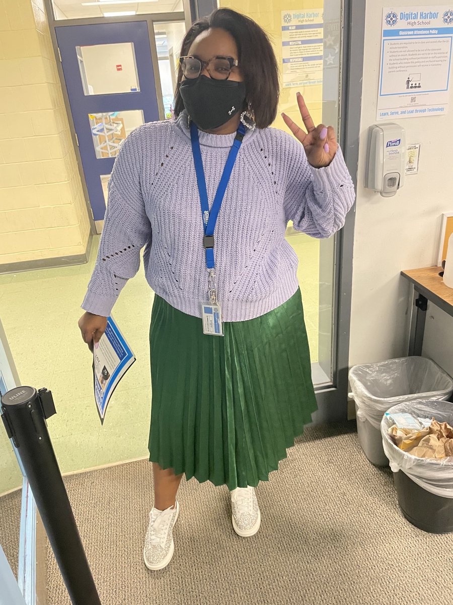 RealDHHS's tweet photo. Happy International Women's Day! The official colors are purple and green! Today our staff wore those colors in celebration. #InternationalWomensDay #Digitalharbor @BaltCitySchools https://t.co/OAlp74fhwV
