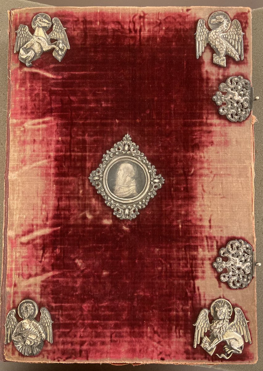 Stewart_Brookes's tweet image. I know we’re not supposed to judge a book by its cover. But when the cover looks like this, well… my jaw dropped open when this came out the box!
(@bodleianlibs MS Lyell 77: medieval.bodleian.ox.ac.uk/catalog/manusc…)