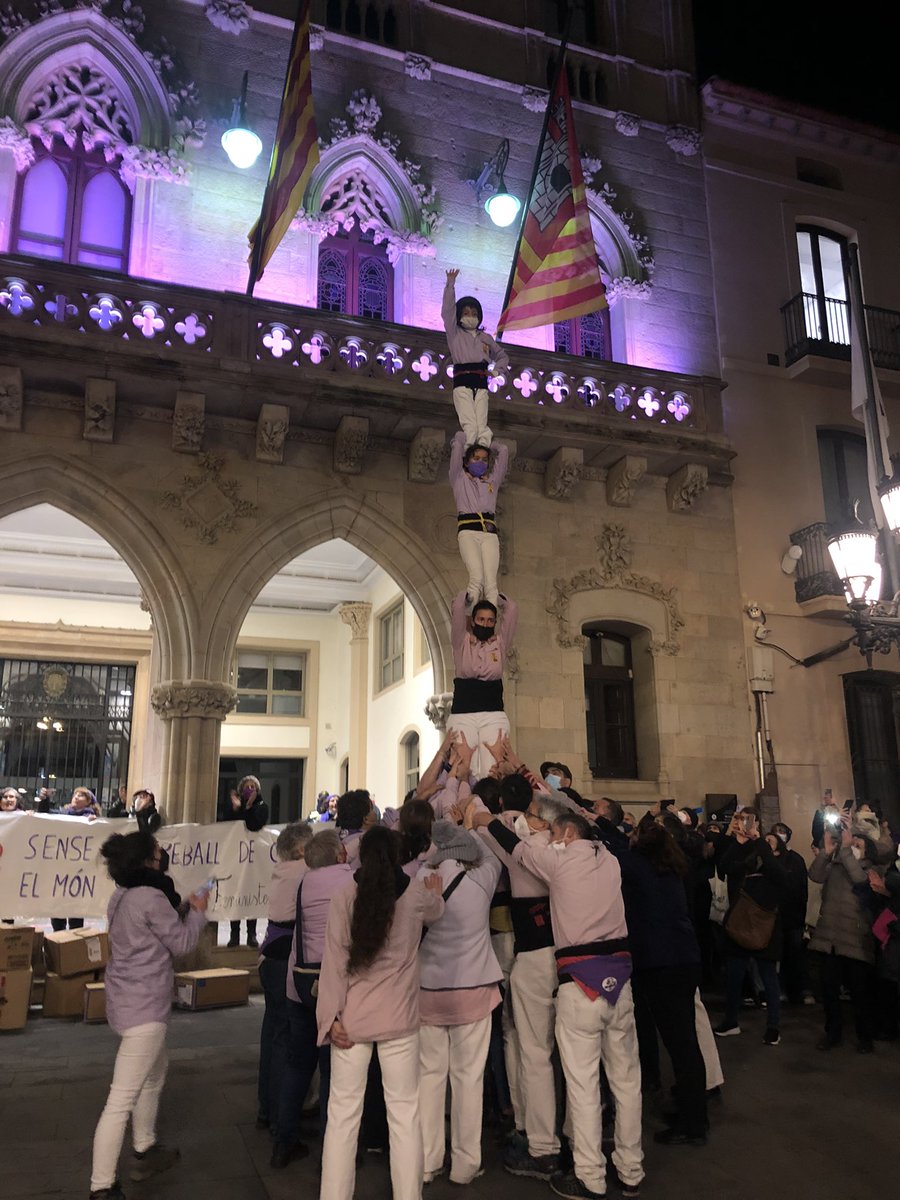 💜Sense el treball de cures el món s’atura!✊🏼
#8M 
#terrassafeminista
#Terrassa