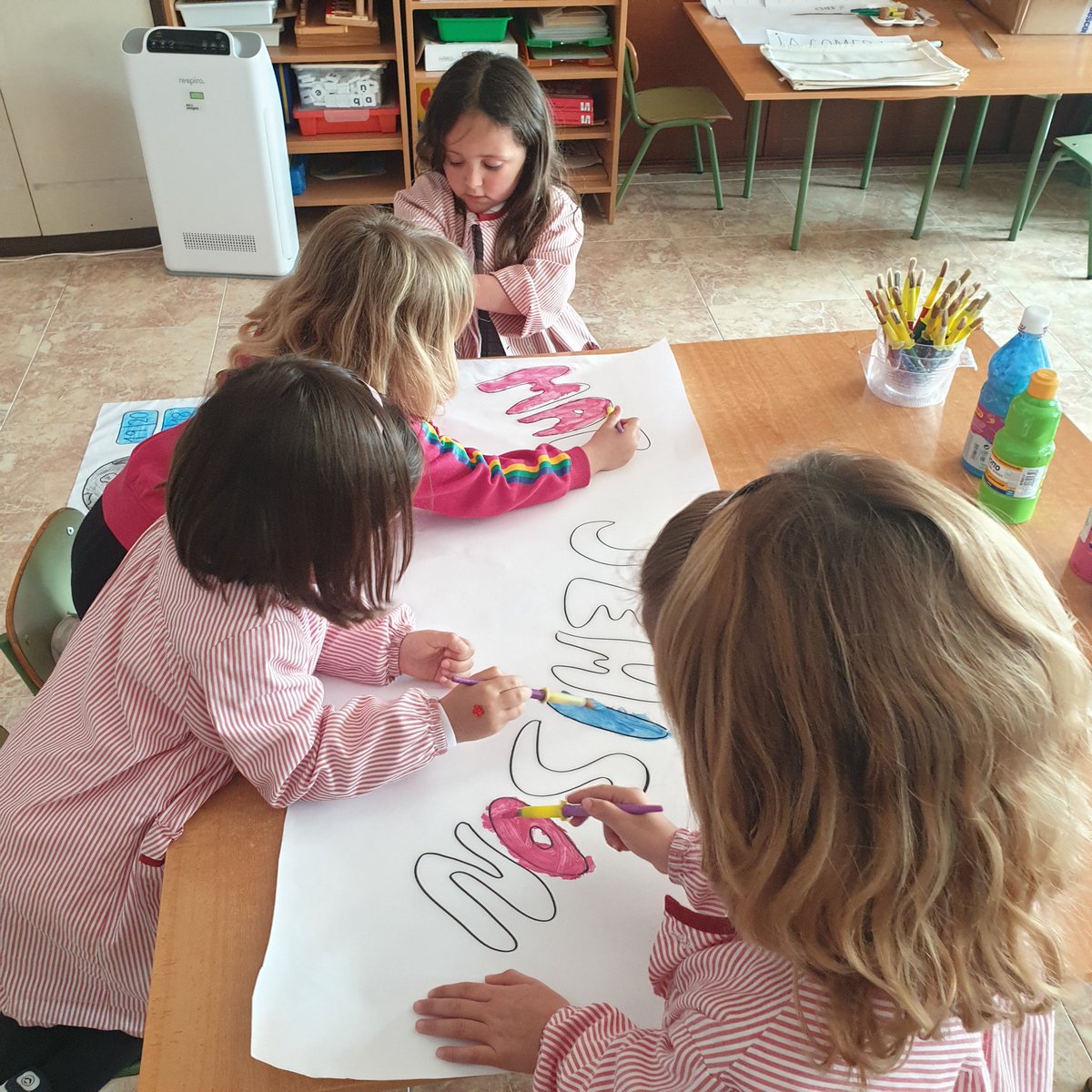 MInmaculadaJ's tweet photo. Celebrem el Dia de la Dona de la millor manera possible. Hem parlat de dones relevants, i sobretot, de les més importants per a nosaltres... les nostres mares. Feliç dia a totes!! https://t.co/bV4L3n7Gv9
