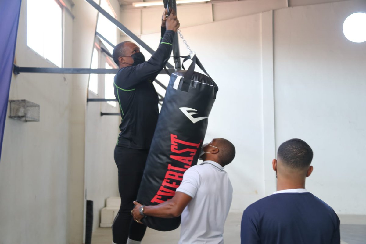 El Gimnasio Atheyna Bylon cuenta con nuevos implementos para el entrenamiento de jóvenes quienes participan en nuestra Escuela de Boxeo, y que fueron donados por el pujilista Jaime Arboleda, campeón súper pluma, clasificado en el puesto 6 del Rankin de la AMB. #SíAlDeporte
