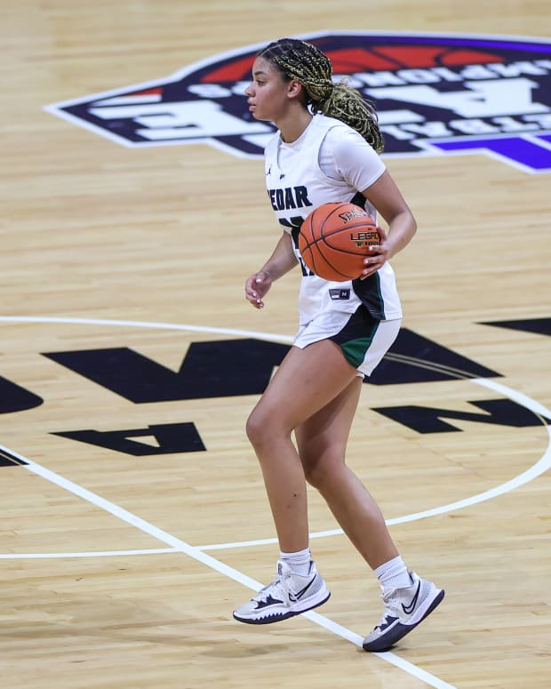 Gisella Maul of Cedar Park High School has been selected as 1 of 10 nominees for the Dave Campbell’s Miss Texas Basketball Player of the Year Award
VOTE HERE texasbasketball.com/miss-texas-bas…