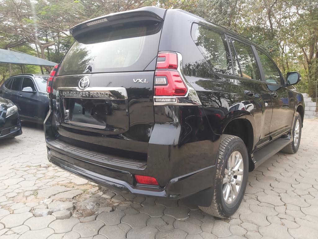 Avant_gardeauto's tweet photo. 🏁FOR SALE
Make:  #Toyota

Model: #Prado VX.L V⁶

Year: 2021

Condition: #New

Location: #Abuja

Price: #38.5

Kindly ♻️#AbujaTwitterCommunity 
☎️07013000001
#abujaconnect  #arewa #abujabusiness #abujamoms #men #Nigeria  #investment #lagos #owerri #luxury #luxurylifestyle https://t.co/UrOrJdYdwL