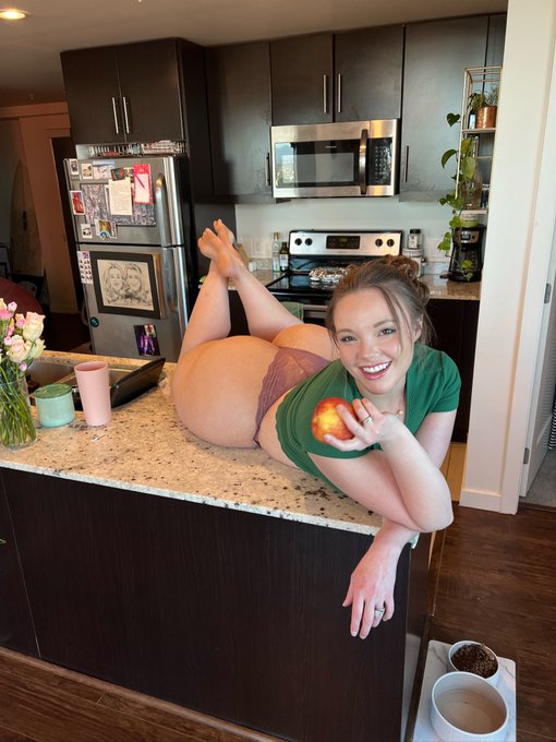 An apple a day&hellip;wait aren&rsquo;t these full of sugar 🤔 https://t.co/WFNZG2iRfc