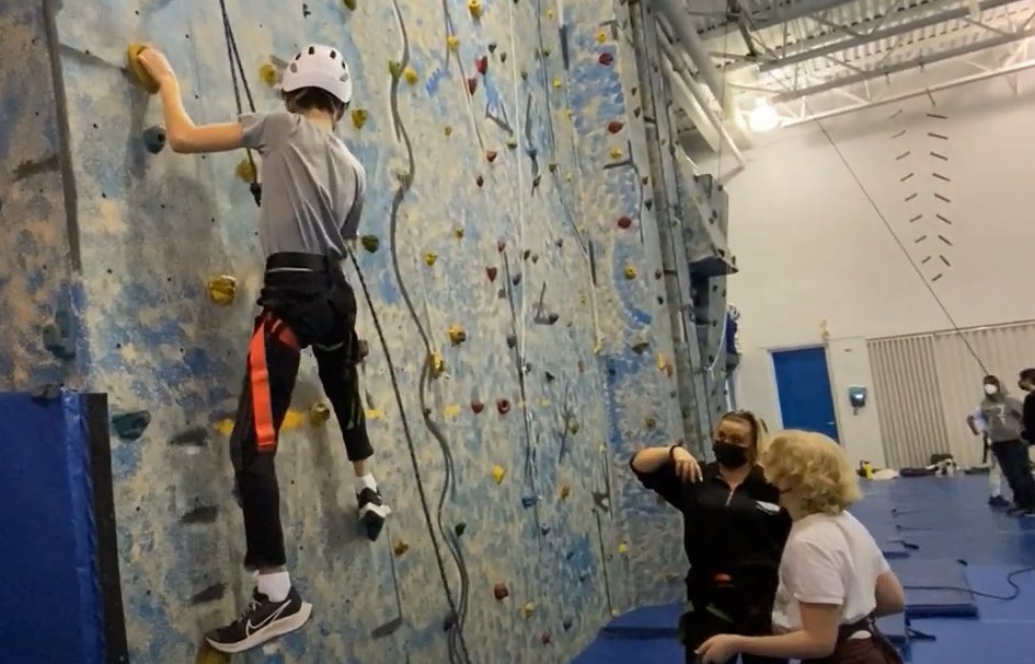 What's Good in 109? A lesson in teamwork from 7th graders doing some rock climbing at <a href="/109Caruso/">Caruso Middle School</a>! youtube.com/watch?v=mi0tYn… #WhatsGoodIn109 #Engage109 @brodeur_timothy <a href="/CPelleLucci/">Caitlin Lucci</a>