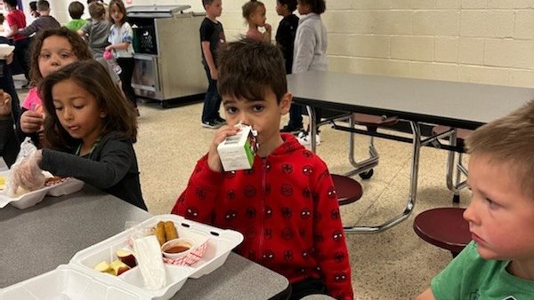 UCPSNutrition's tweet photo. Have your students joined us for breakfast this week?? 
It's not too late to find out what surprises await!

#TakeOffwithSchoolBreakfast and MILK! 

#NSBW22 @dairy_alliance #TeamUCPS #UCPSNC @SardisESNC @HembyBridgeESNC @AGHoulihan https://t.co/XywsPMBTy9