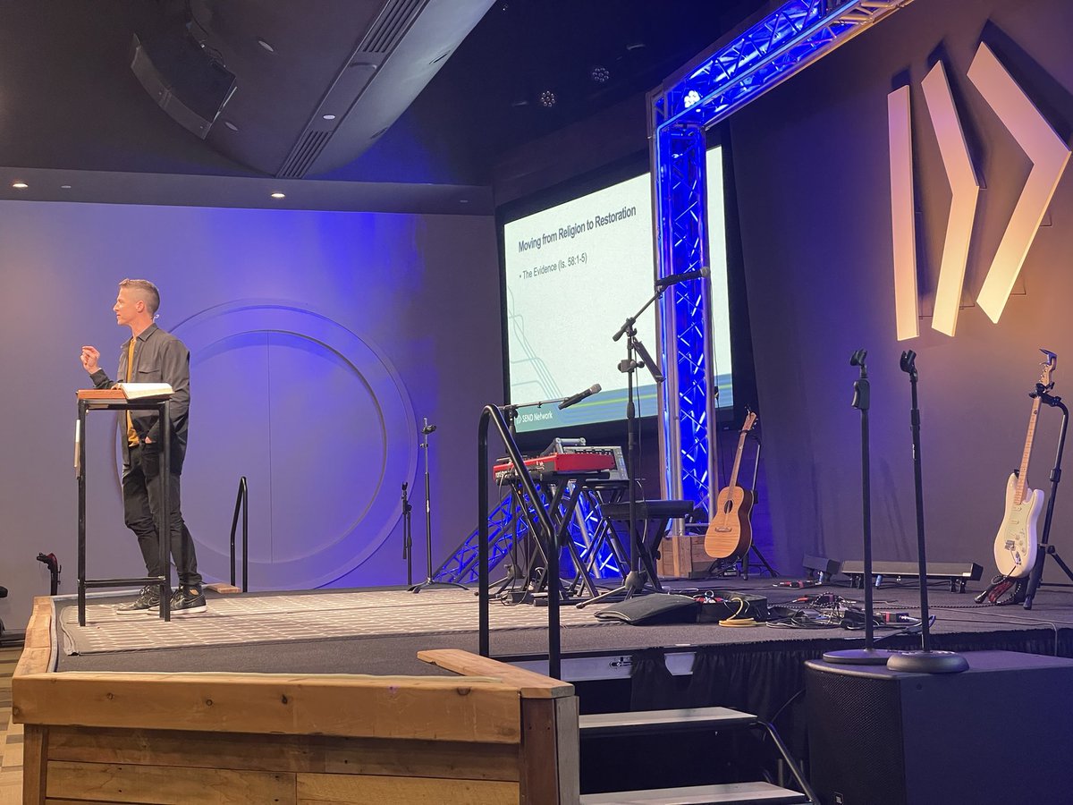 noaholdham's tweet photo. Vision Session 2: Making disciples, reaching the lost by moving from religion to relationship through restoration. “They don’t care about A service but they do notice YOUR service.” Pastor @ChrisPhillipsCO exhorting new @sendnetwork planters from Isaiah 58 at #sno2022. #forDenver https://t.co/9ulylG6SD6