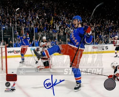 NYRangerFanclub's tweet photo. 🚨GAME DAY GIVEAWAY!🚨

📲RETWEET and FOLLOW to ENTER!

If Chris Kreider Scores 2 Tonight vs The Wild, We will #giveaway this SIGNED Photo! #NYR 

https://t.co/o1AQu2EjXN https://t.co/REoNjSz4Dg
