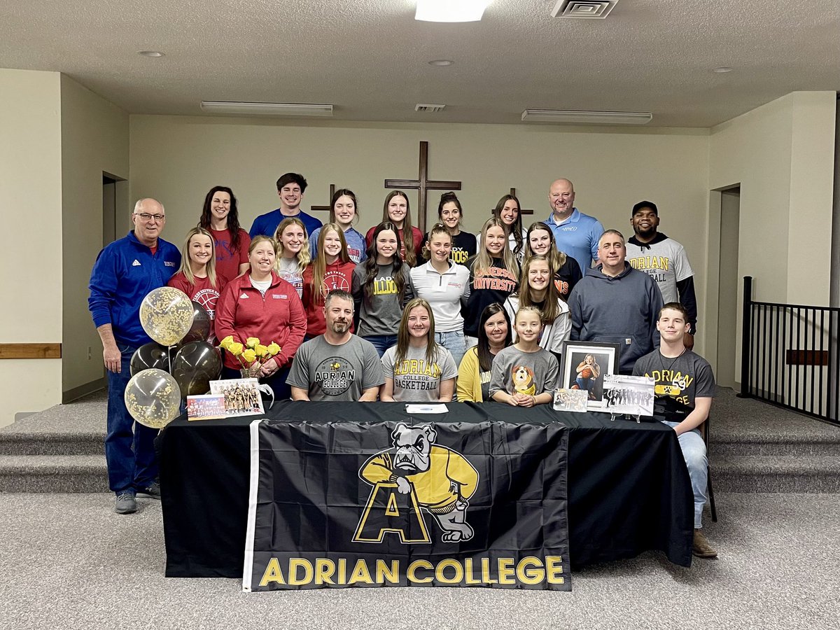 TrothRylee's tweet photo. Officially a Bulldog 💛🖤💛 Cannot express how thankful I am for the people in these photos. Love y’all @CoachBarnett1 @ATodd2022 @WTRaidersWBB @vjhAlways100 @acwb_basketball https://t.co/wBEZpYBc0Y