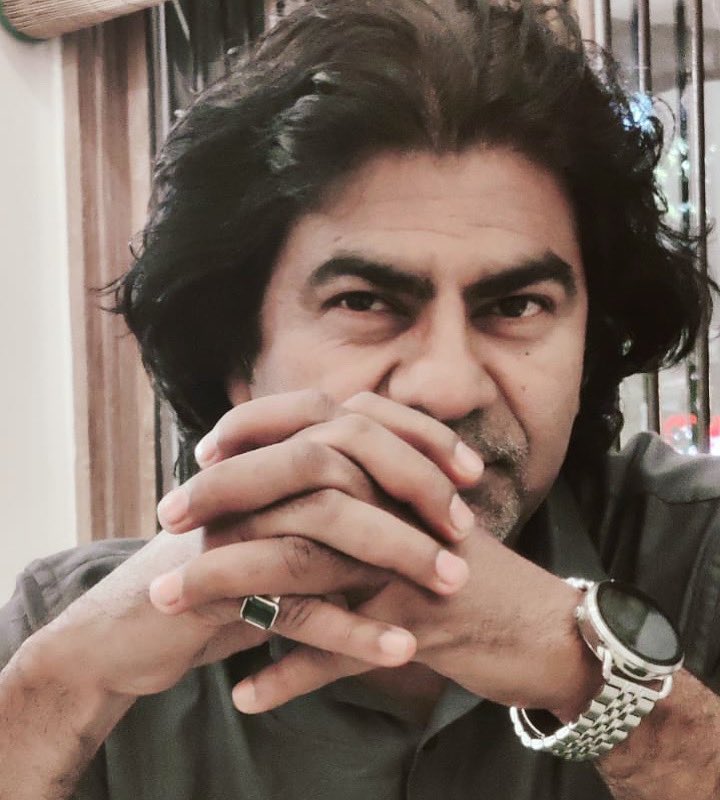 ShivShanker03's tweet photo. जब भी तेरी ज़ुबान पर मेरा नाम आया 
मुझे अपने नाम पर थोड़ा गुमान आया ! 
मोहब्बत में कौन सा जहां माँगता हूँ 
बस एक तेरी ज़ुबान पर मेरा नाम माँगता हूँ 
छोड़िए फ़िज़ूल बातें, एक काम करता हूँ 
यह ज़िंदगी ही , तेरे नाम करता हूँ 
#भोलाआशिक़ 
#नाम #naamtera #hindikavita #hindikavitayen https://t.co/AkNYb44dXC