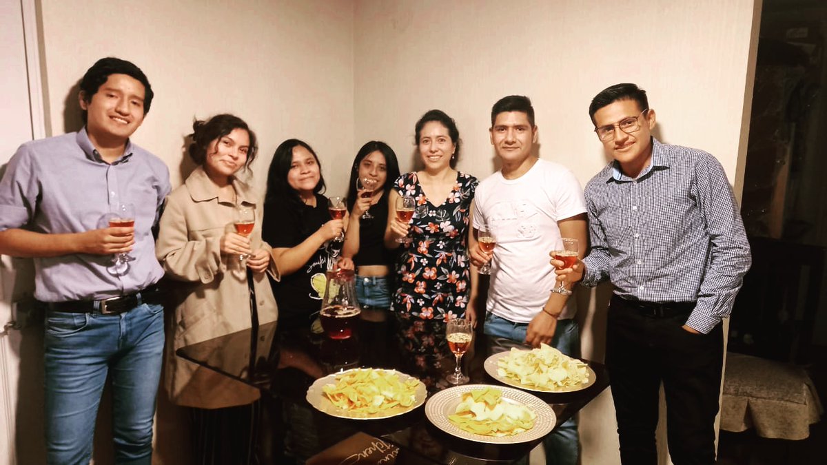 ContabauditPeru's tweet photo. ✨💚✨Festejando el día de la Mujer, compartir en CONTABAUDIT con alegrías y risas✨💚✨#contador #contadoras #estudiocontable #team #mujer #alegria #marzo https://t.co/pGUgdqbIV0