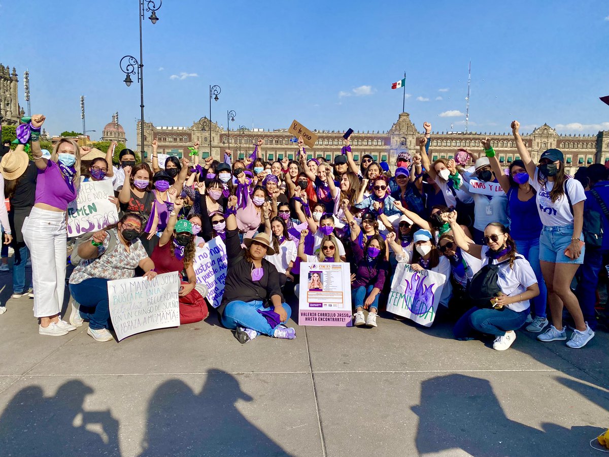 flor_repara's tweet photo. Nuestra contingenta “Marchamos porque estamos vivas, te adoroooo @SusanaCueto7.
Gracias por sumarse @mariroussv @FundacionMGAS #Netwoman #MarchaFeminista #8M #DiaInternacionalDeLaMujer https://t.co/ZsphNPmqQS